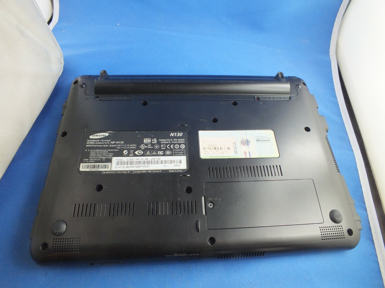 Samsung N130 Netbook L 10 inch L F with Case with EXTRAS I Windows 7 Professional