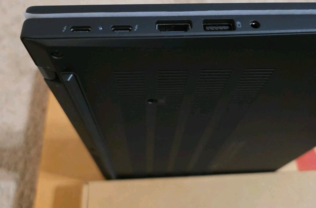 Lenovo ThinkPad T14 Gen 5 (21mds5xe00) Ryzen 7 Pro 8840U w/ Radeon 780M 16GB RAM