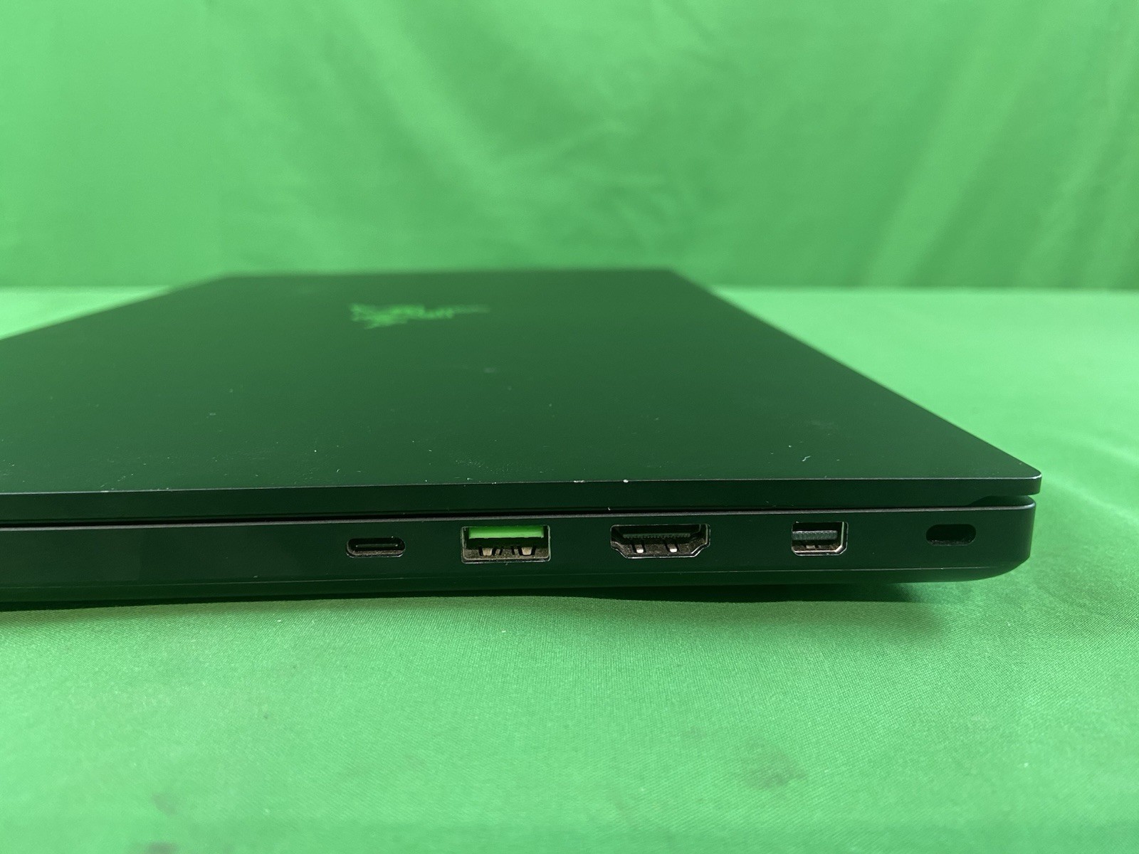 Razer Blade RZ09-0270 15.6″ i7-8750H 16GB RAM 512GB+128GB SSD GeForce GTX 1060