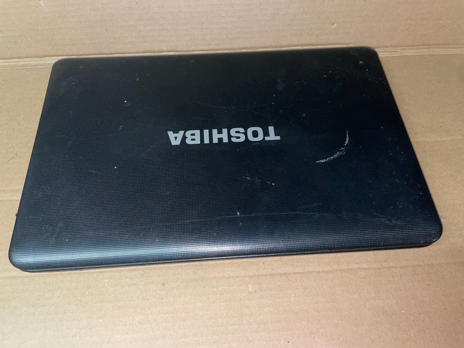 TOSHIBA SATELLITE C655-S5305. Core i3-2330M @ 2.20GHz. 4GB. NO HDD. READ.