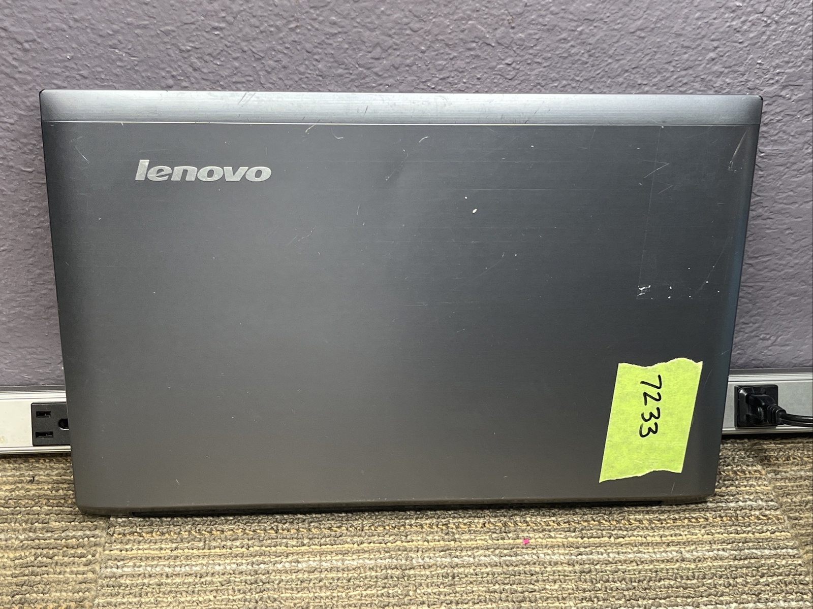 Lenovo IdeaPad V570 15.6″ / Intel Core i5-2450M @ 2.50GHz / (MISSING PARTS! 7233