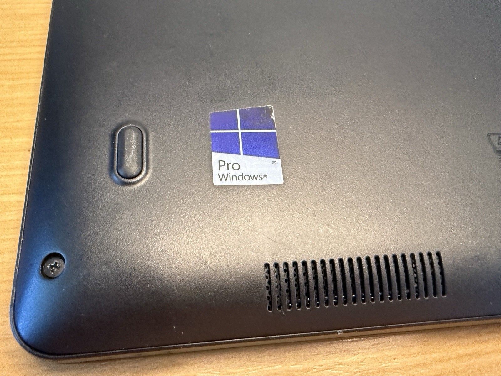 Dell Latitude E7470 14″ Intel Core i7-6600U 2.60GHz 16GB RAM 256GB SSD