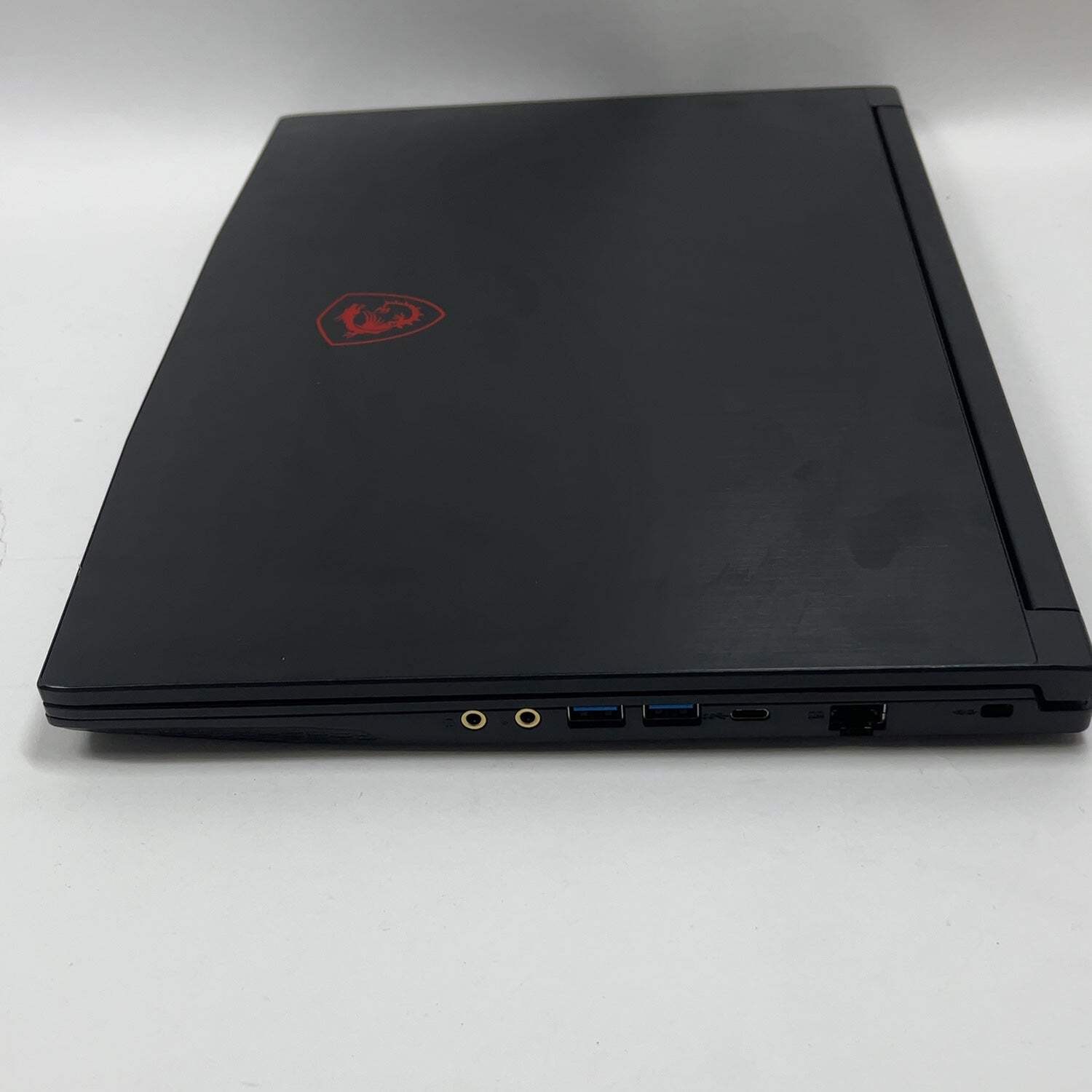MSI Thin GF63 10SC ” i5-10500H 2.5GHz 16GB RAM 256GB SSD GeForce GTX 1650 Max-Q