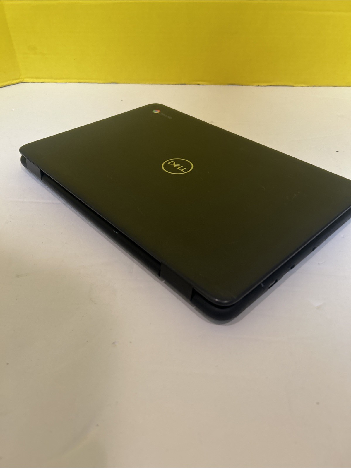 Dell Chromebook 3100 Touchscreen – Fully Functional – Screen Blemishes screen