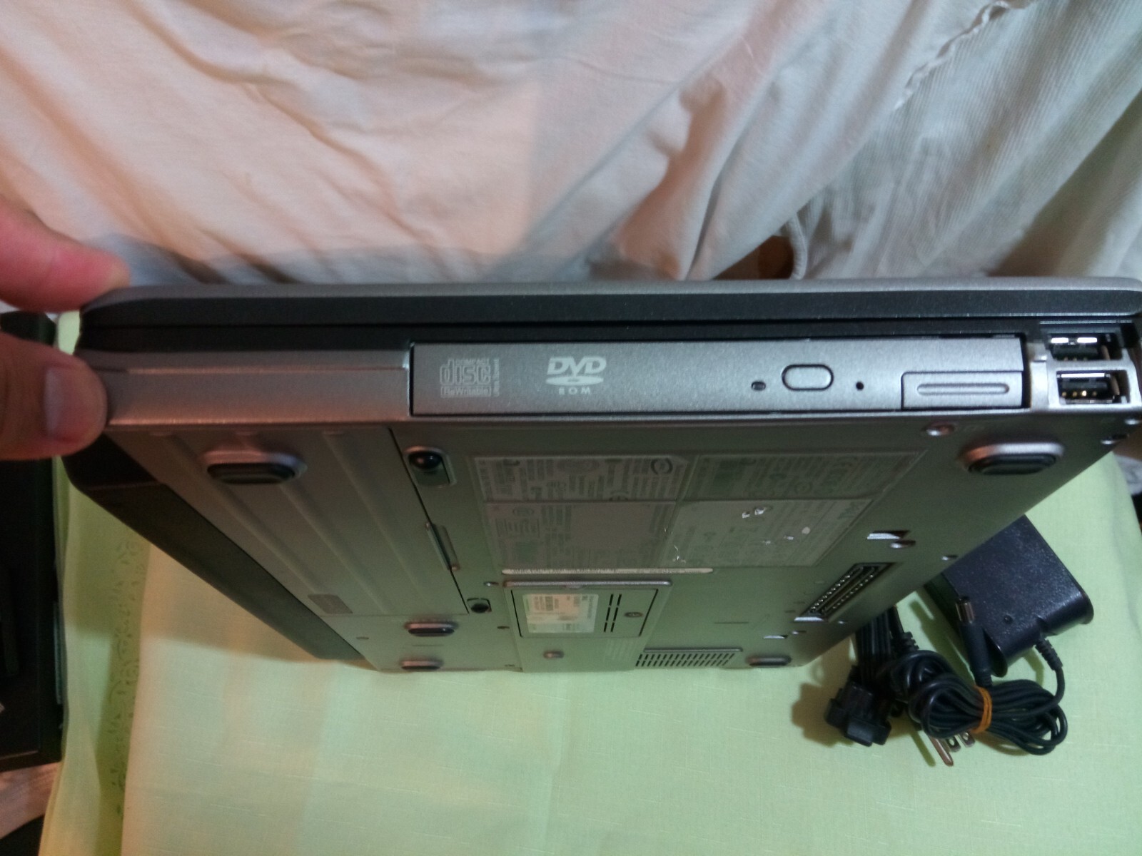 DELL LATITUDE D630 T9300 2.50GHZ 3GBRAM 500GBHDD WIN XPSP/3 OFFICE2007 1280×800