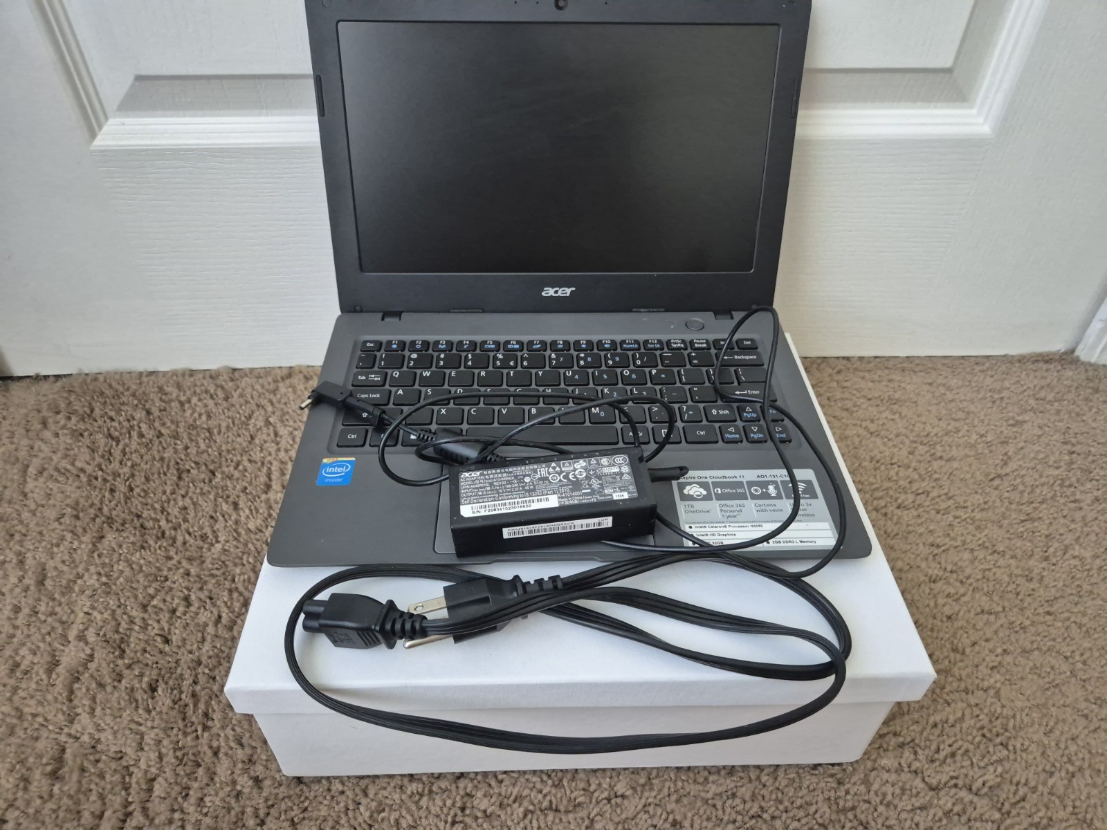 Laptop Acer Aspire One Cloudbook 11 Intel N3050 2GB 32GB AC adapter included