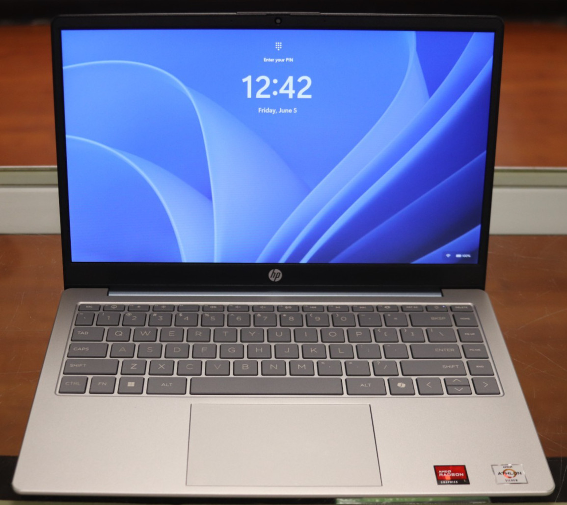 HP 14-EM0002WM 14-inch laptop (120gb ssd, 4gb ram) W/ charger