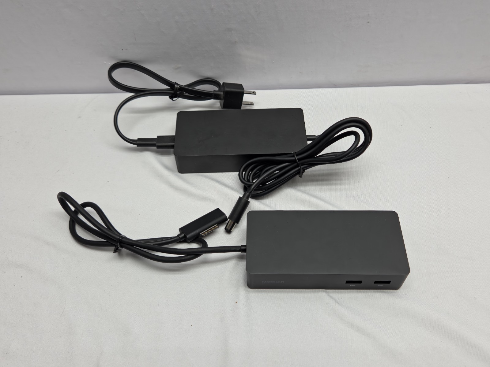 Microsoft Surface Pro X Bundle Microsoft SQ1 8GB RAM 128GB SSD + Docking Station