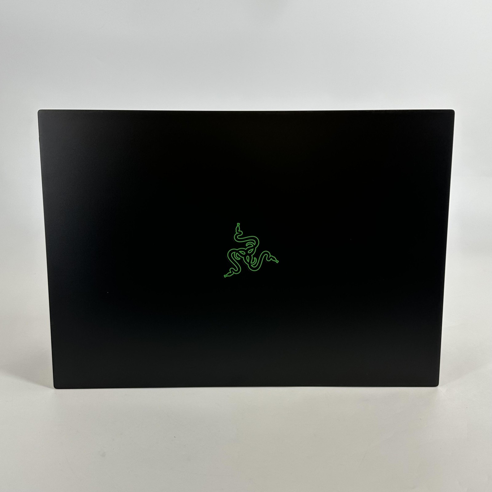 Razer Blade 16 240Hz QHD+ 2026 2.1 GHz Ultra 9 386H 64GB 2TB SSD NVIDIA RTX 5090