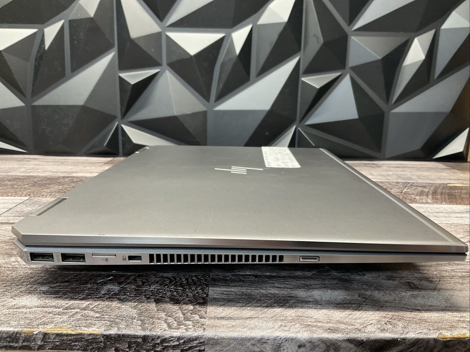 HP ZBook x360 G5 Studio / i7 9th Gen / No RAM Laptop Notebook PC / M5