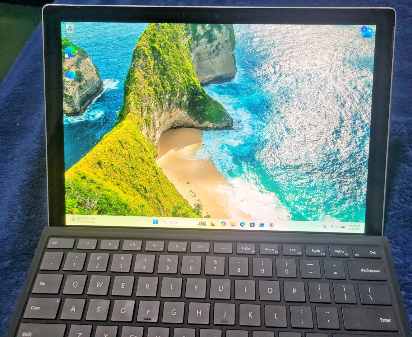 Microsoft Surface Pro 7 Laptop Intel i5-1035G4 8GB RAM 256GB NVMe Win 11 Pro