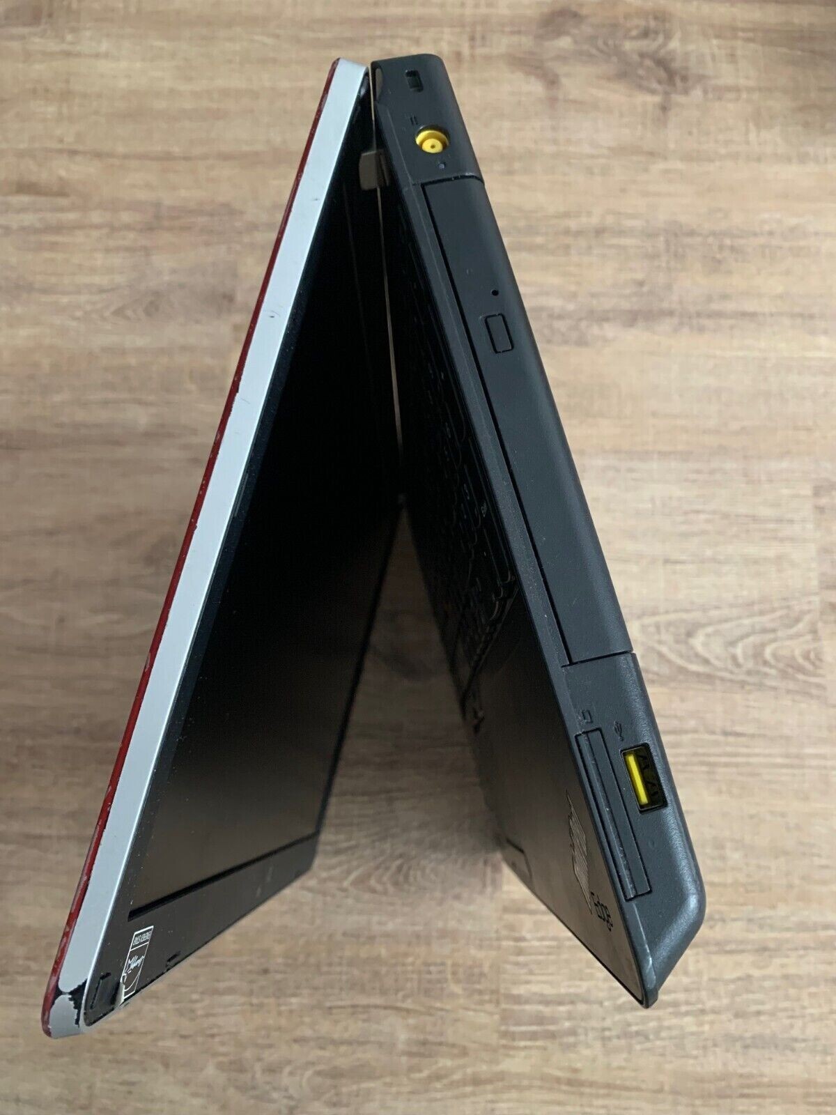 Lenovo ThinkPad E520 15.6″ i3-2310M 2.1 GHz 6 GB DDR3L 1600 MHz No HDD Red