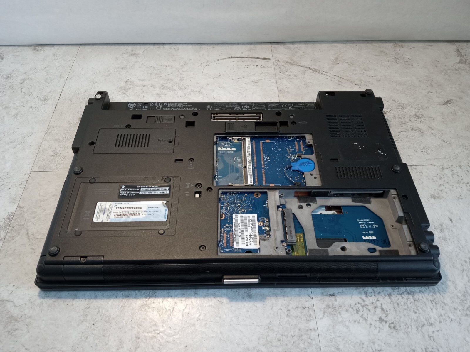 HP EliteBook 8540w 15″ Laptop i7 2.67GHz 2GB RAM Nvidia GFX -LINES IN SCREEN -RR