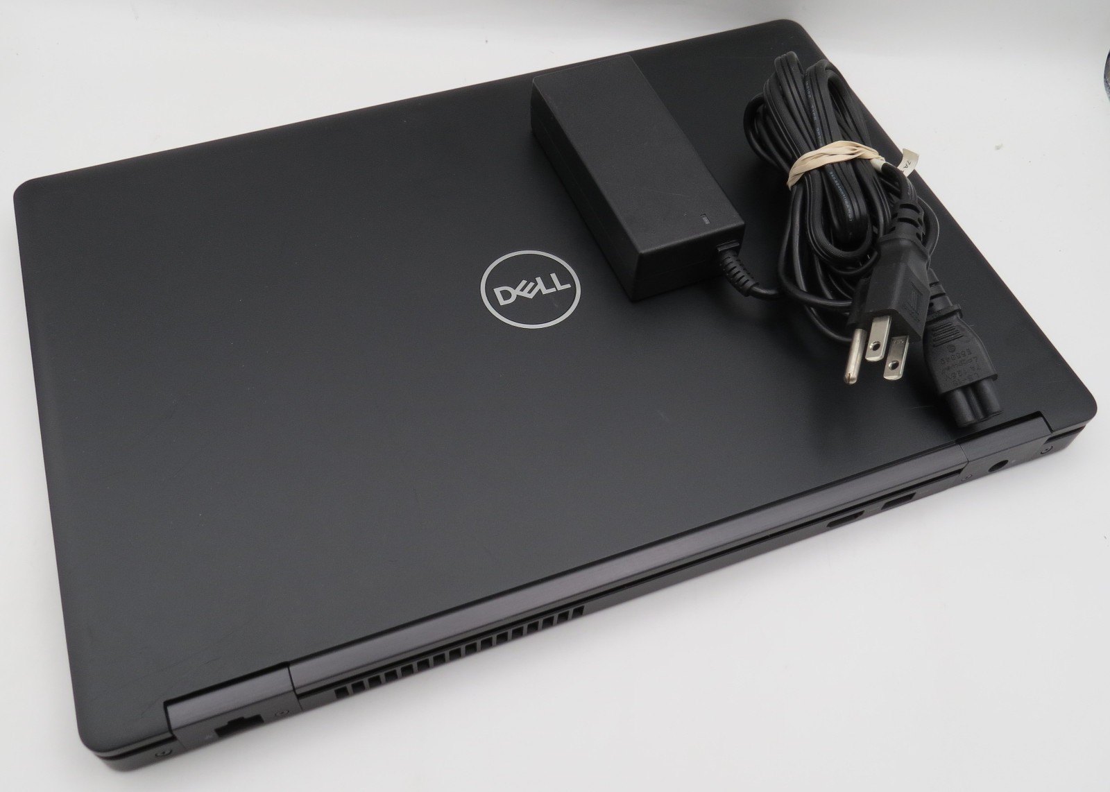 Dell Latitude 5590 | i7-8350U @ 1.7GHz | 16GB DDR4 | 256GB m2 | 15.6″ | No OS