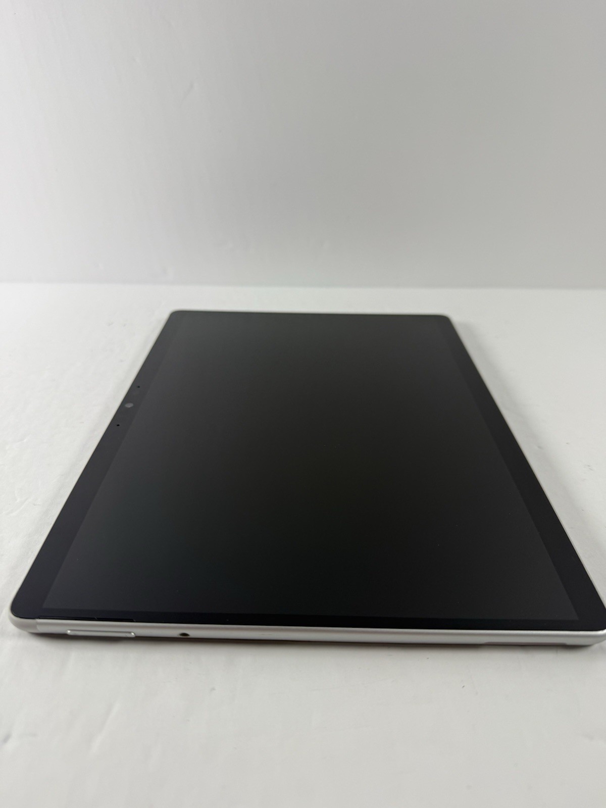 Microsoft Surface Pro 8 (1982) i5-1145G7 – 16GB RAM – 256GB 120Hz – Win 11 Pro