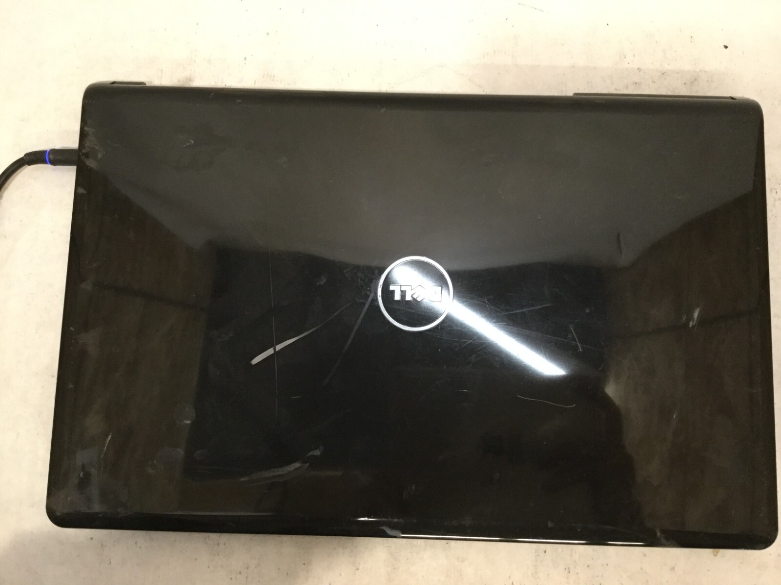 Dell Inspiron 1764 / Intel Core i3 UNKNOWN SPECS / (CRACKED/MISSING PARTS!) -MR