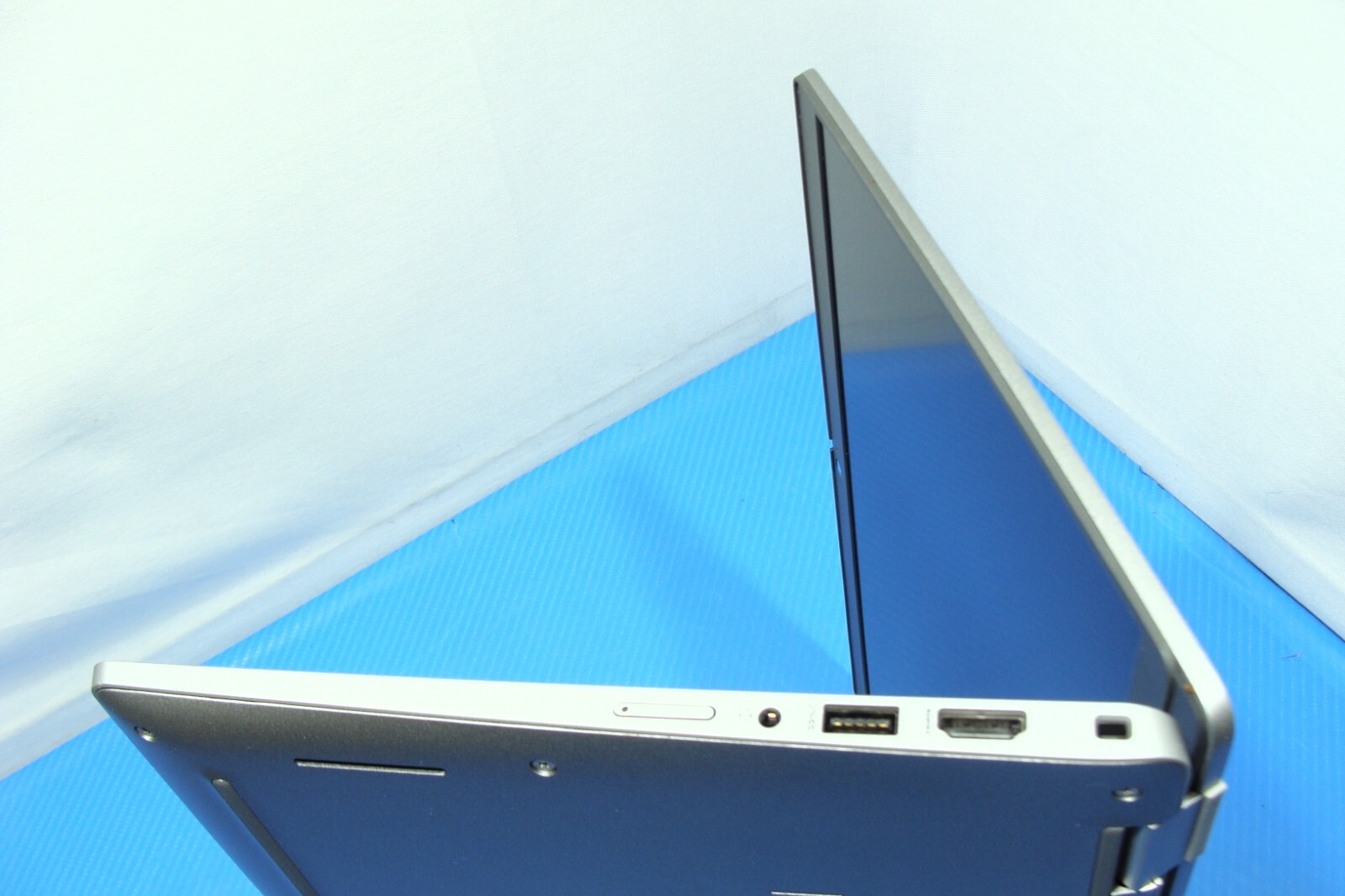 Dell Latitude 5320 13.3″ FHD i7 11th Gen 3GHz 16GB RAM 256GB SSD Win 11 PRO