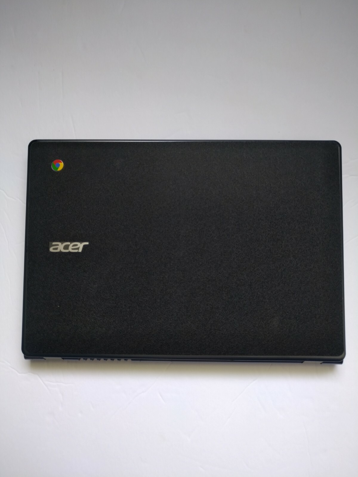 ACER CHROMEBOOK C720 laptop. Intel celeron processor. 2 gb ram. 16 gb ssd. 