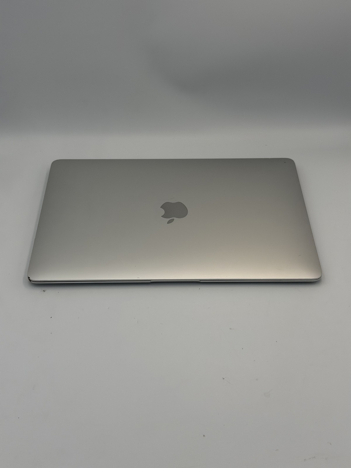 Apple MacBook Air (13-inch) [M1] (2020) M1 8-Core 8GB RAM 256GB SSD