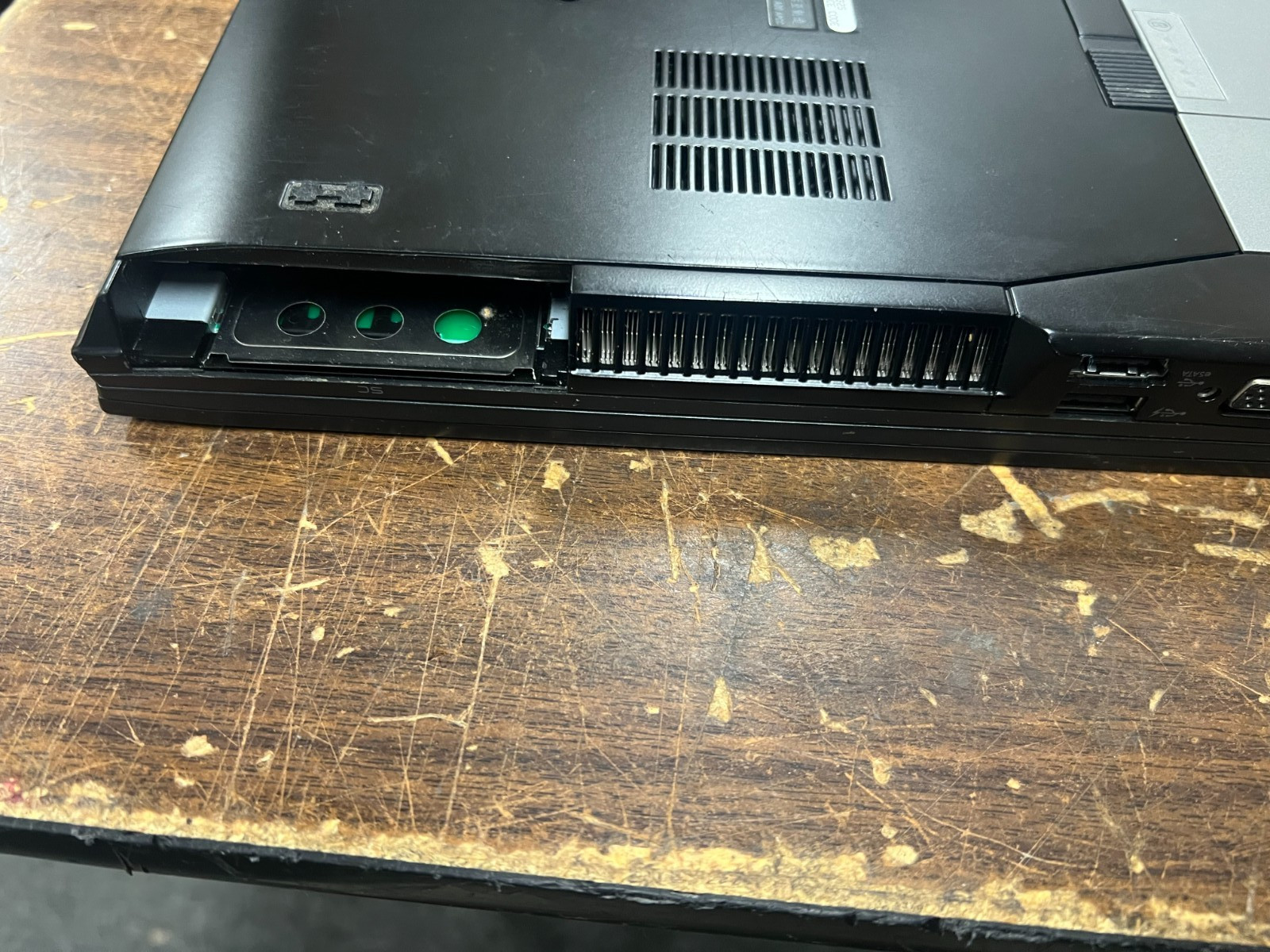 Dell Latitude E6400 Intel Core 2 Duo P8600 2.4GHz 3 GB NO HDD