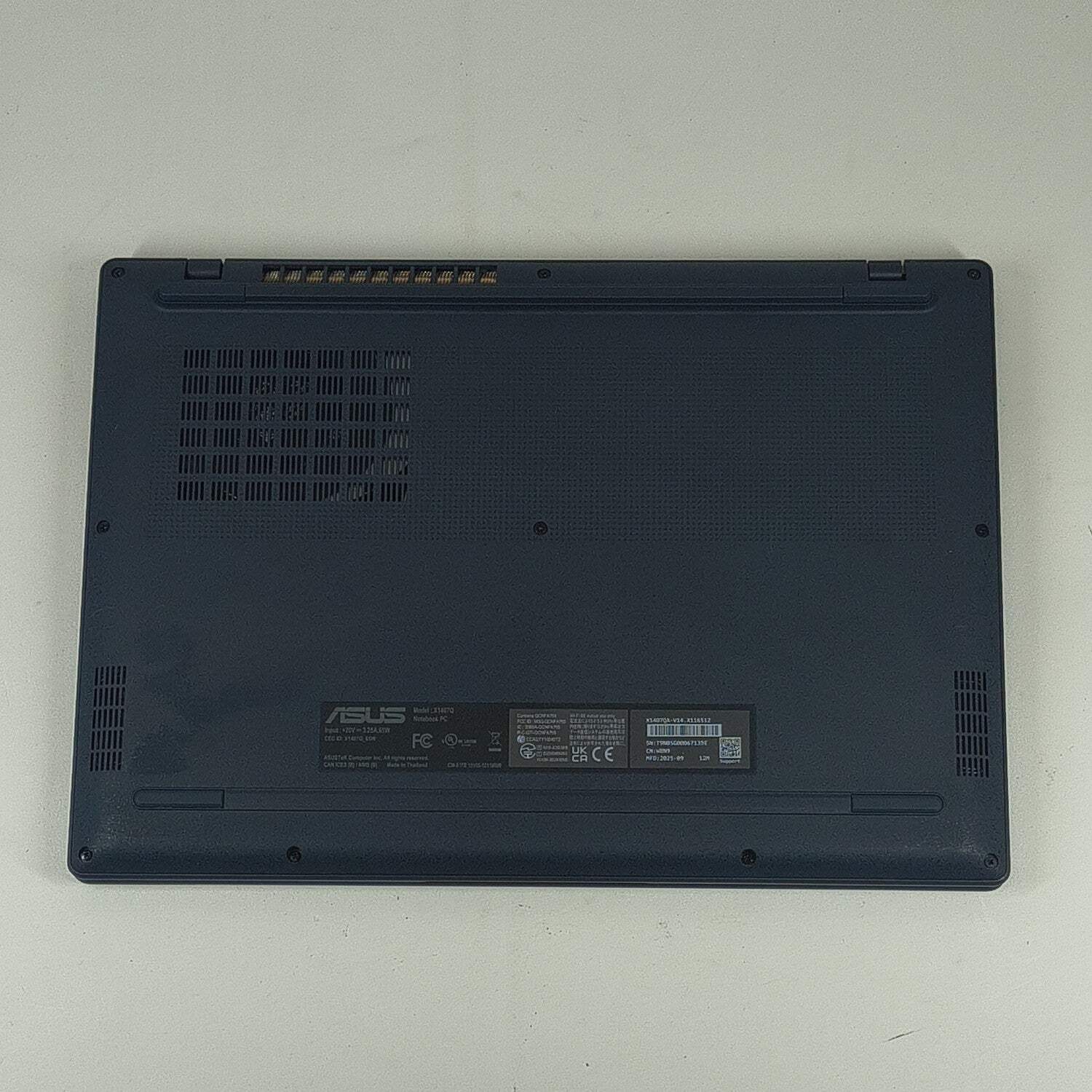 Asus Vivobook 14 X1407Q 14″ Snapdragon X126100 2.9GHz 16GB RAM 512GB SSD