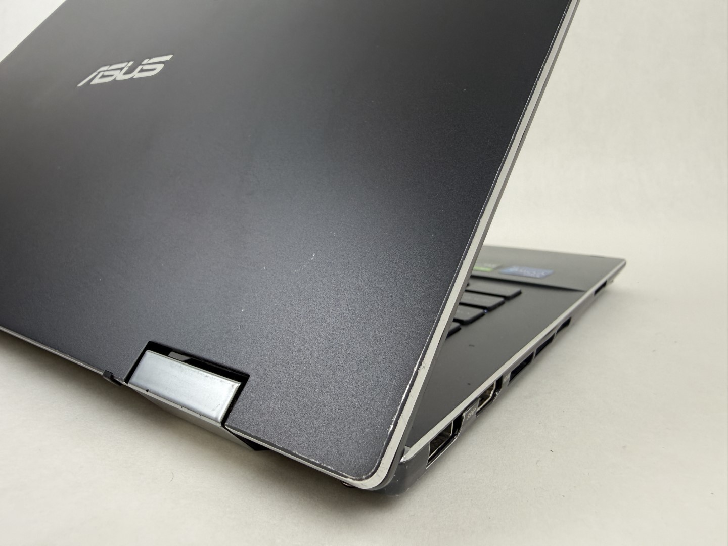 ASUS ZenBook Flip 15 15.6″ Touch i7-1165G7 16GB 1TB GTX 1650Ti W11H – Read Issue
