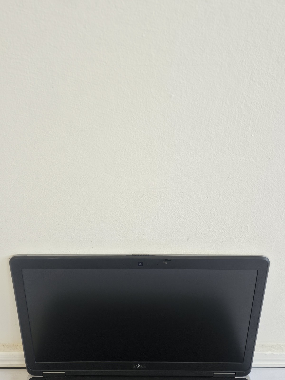 Dell Precision M2800 Laptop – Intel i7 – WON’T BOOT – BAD BATT – Parts – READ