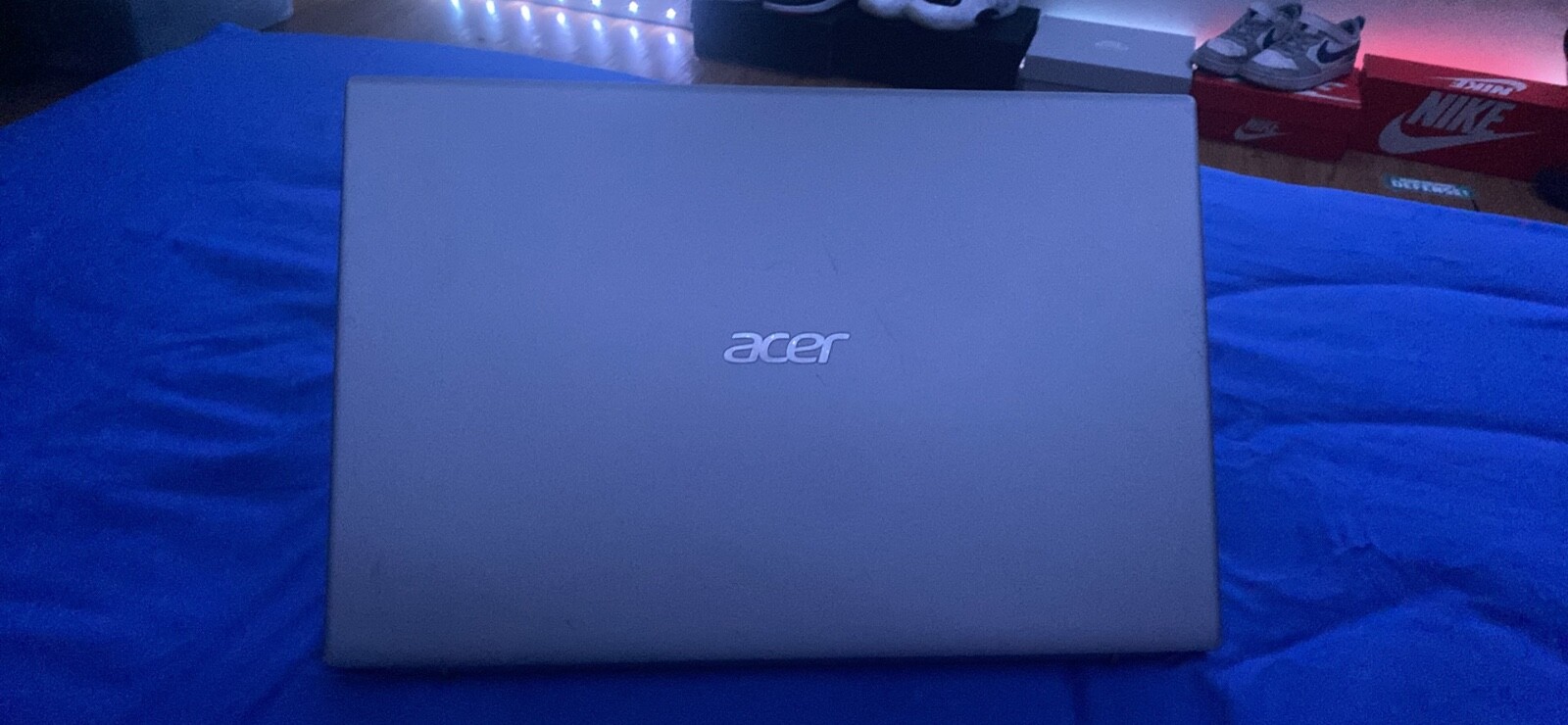 laptop gaming acer silver idk the specs perfect condition good for fortnight