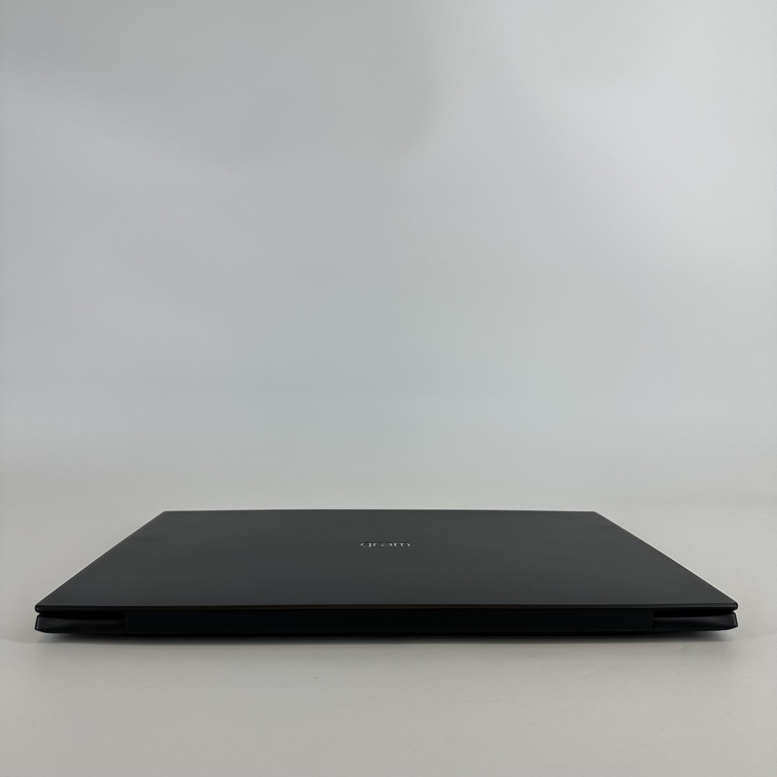 LG Gram 16 Black QHD+ 2.2 GHz i7-1360P 32GB 1TB/1TB NVIDIA RTX 3050 Good