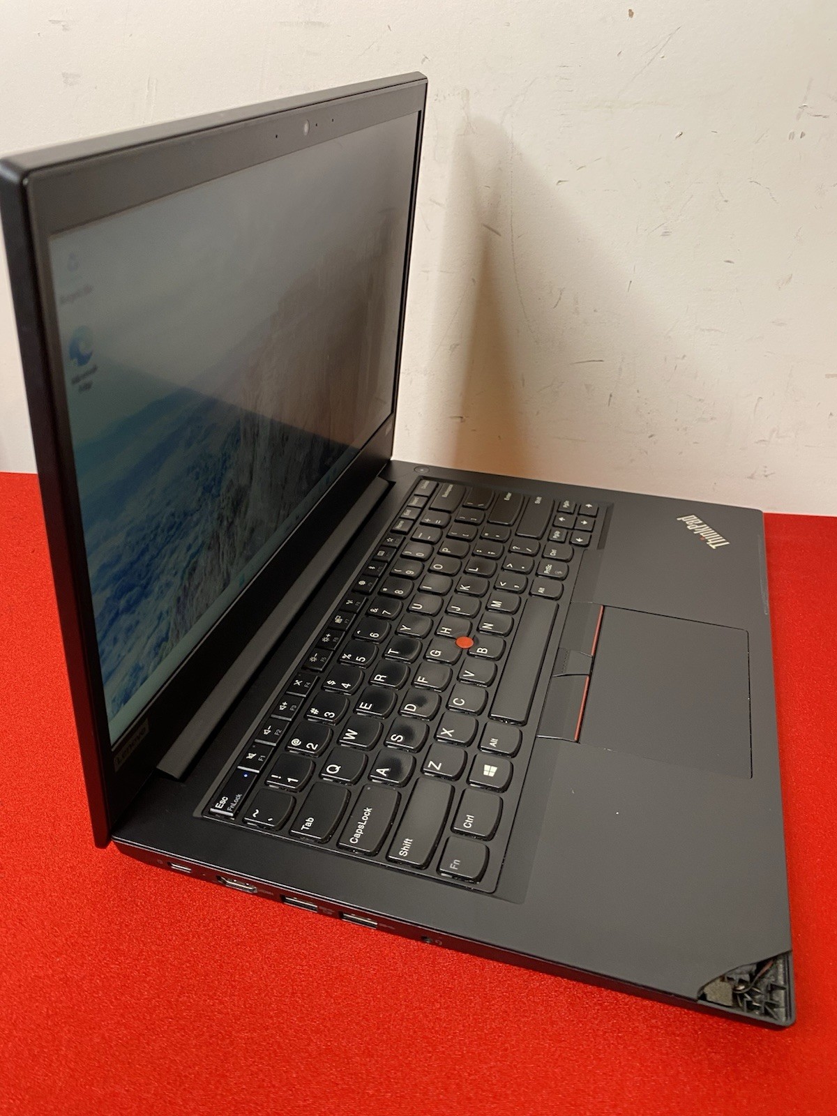 LENOVO THINKPAD E585 AMD RYZEN 3 2200U 2.5GHz 8GB RAM 256GB SSD Windows 11 Pro
