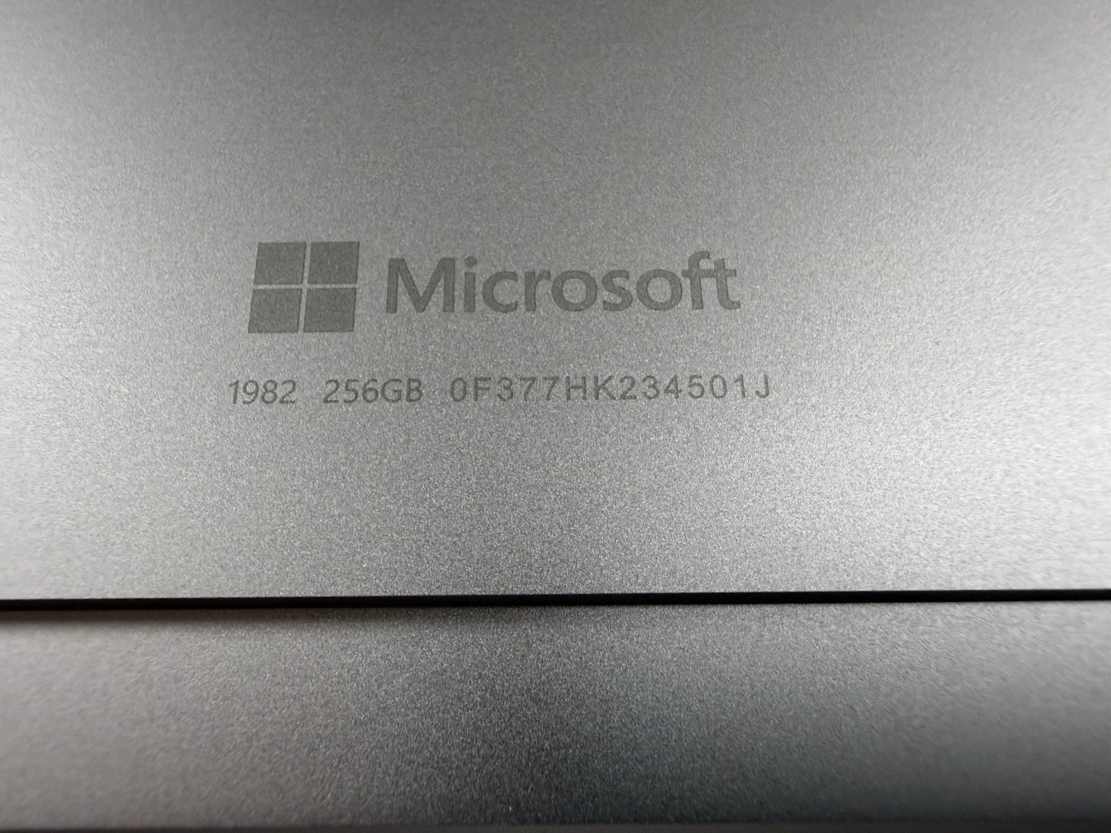 Microsoft Surface Pro 8 (1982) i5-1145G7 – 16GB RAM – 256GB 120Hz – Win 11 Pro