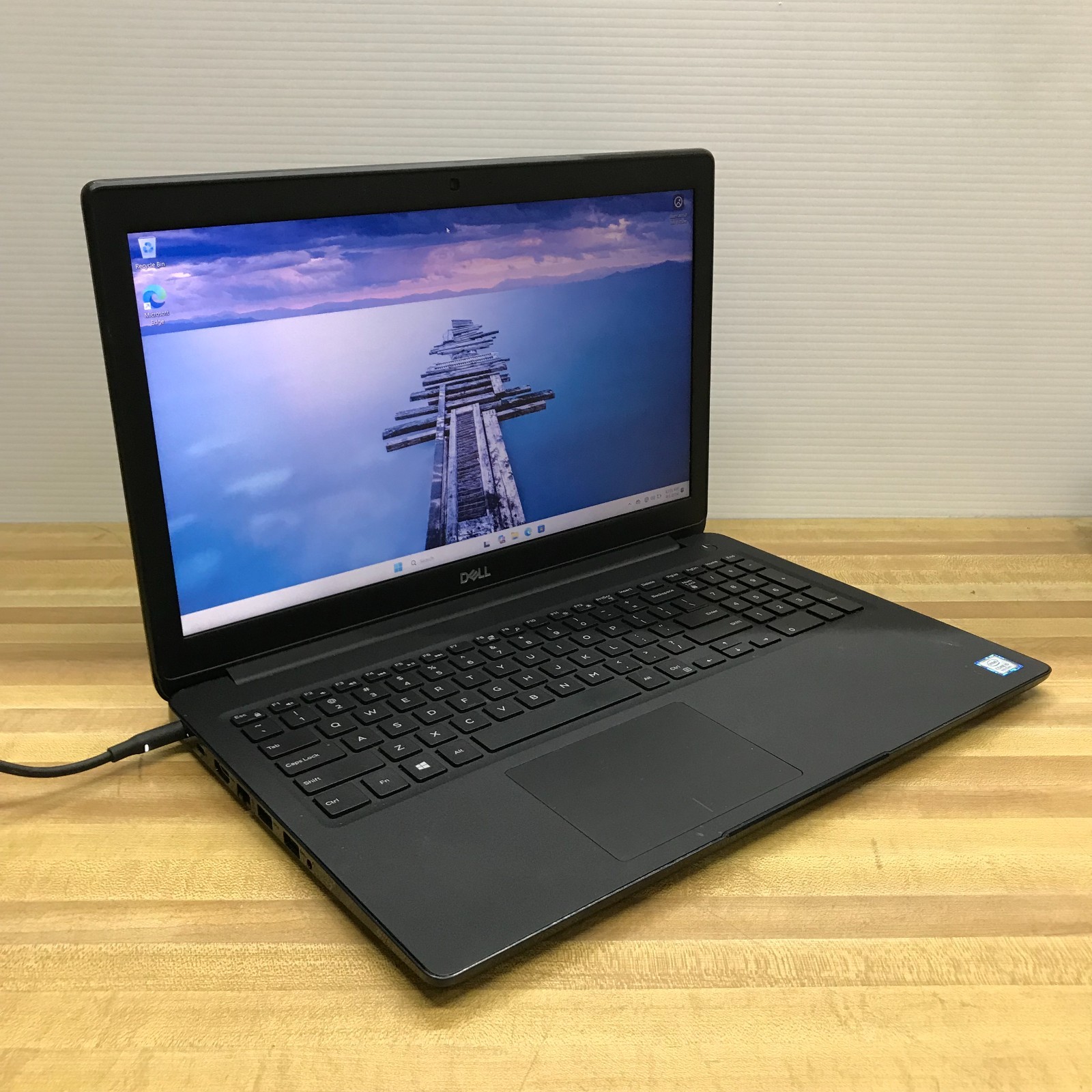 Dell Latitude 3500 15.6″ i5-8365U 1.6GHz 8GB RAM 256GB M.2 SSD (Windows 11 Pro)