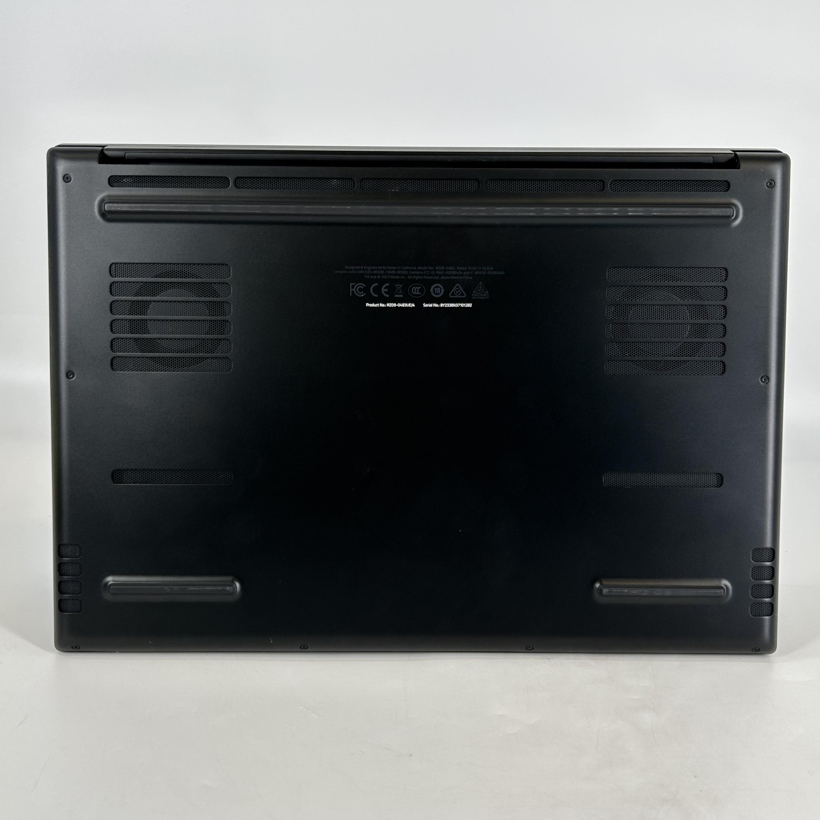 Razer Blade 16 240Hz FHD+ 2.2 GHz i9-13950HX 32GB 1TB/1TB NVIDIA RTX 4090 READ