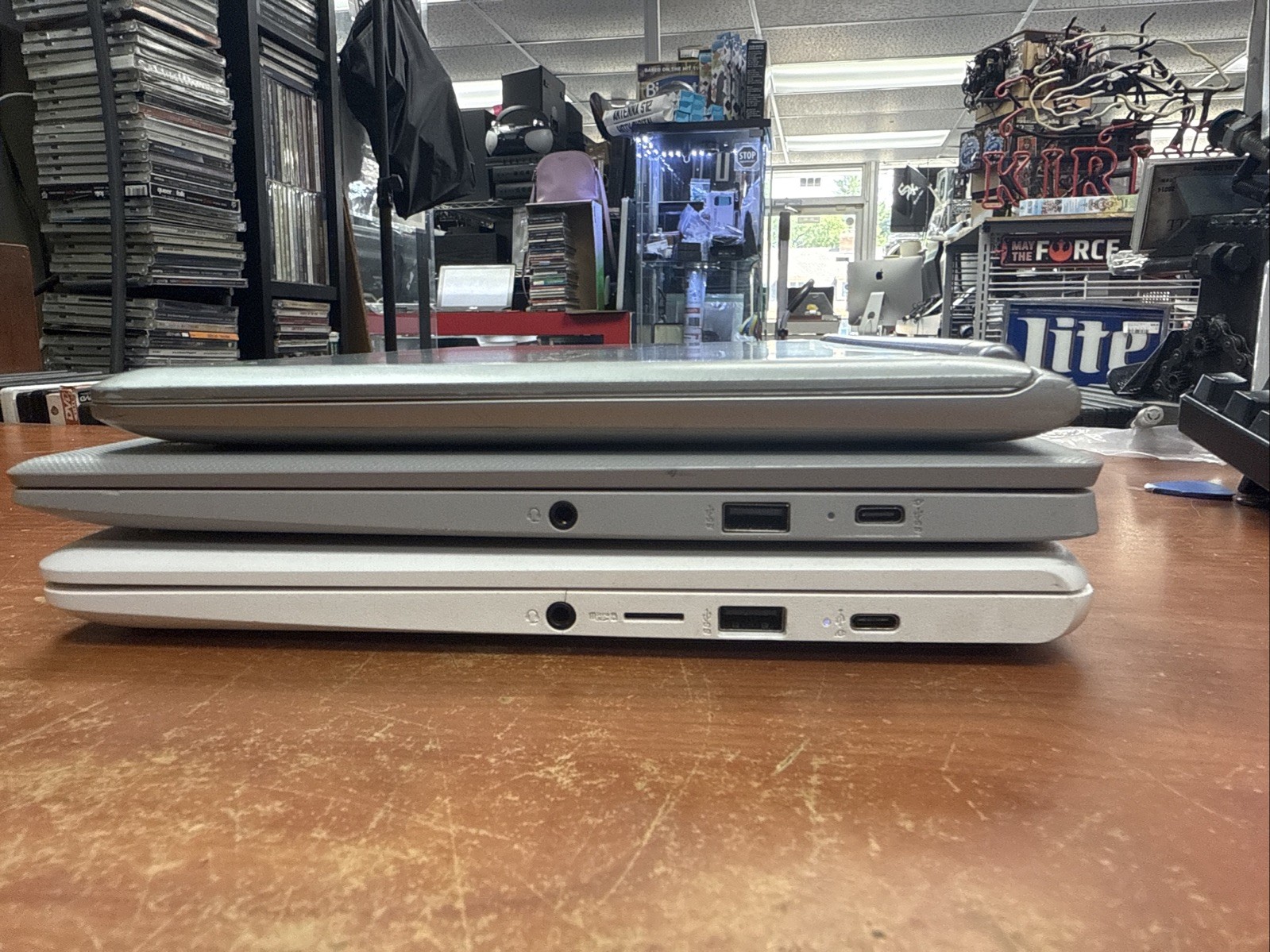 LOT OF 3 Chromebooks 2HP 1SAMSUNG XE303C12 FOR PARTS ONLY- AS-IS FOR PARTS