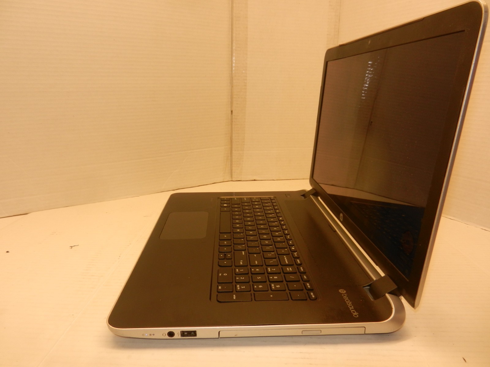 HP PAVILION 17T-N100 AMD A10-4655M APU W RADEON HD@2.0 6GB RAM 480GB SSD WIN10