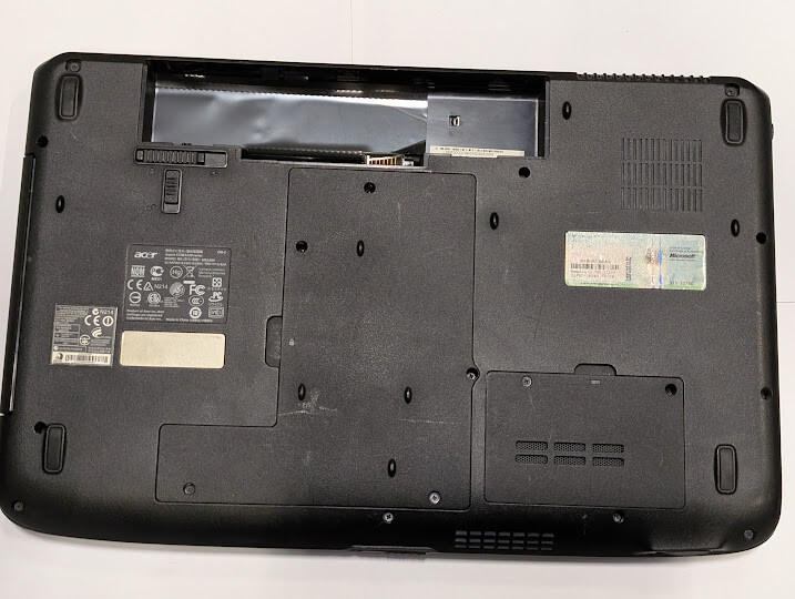 Acer Aspire 5738z – Not Tested, No RAM/HDD, Signs of Use