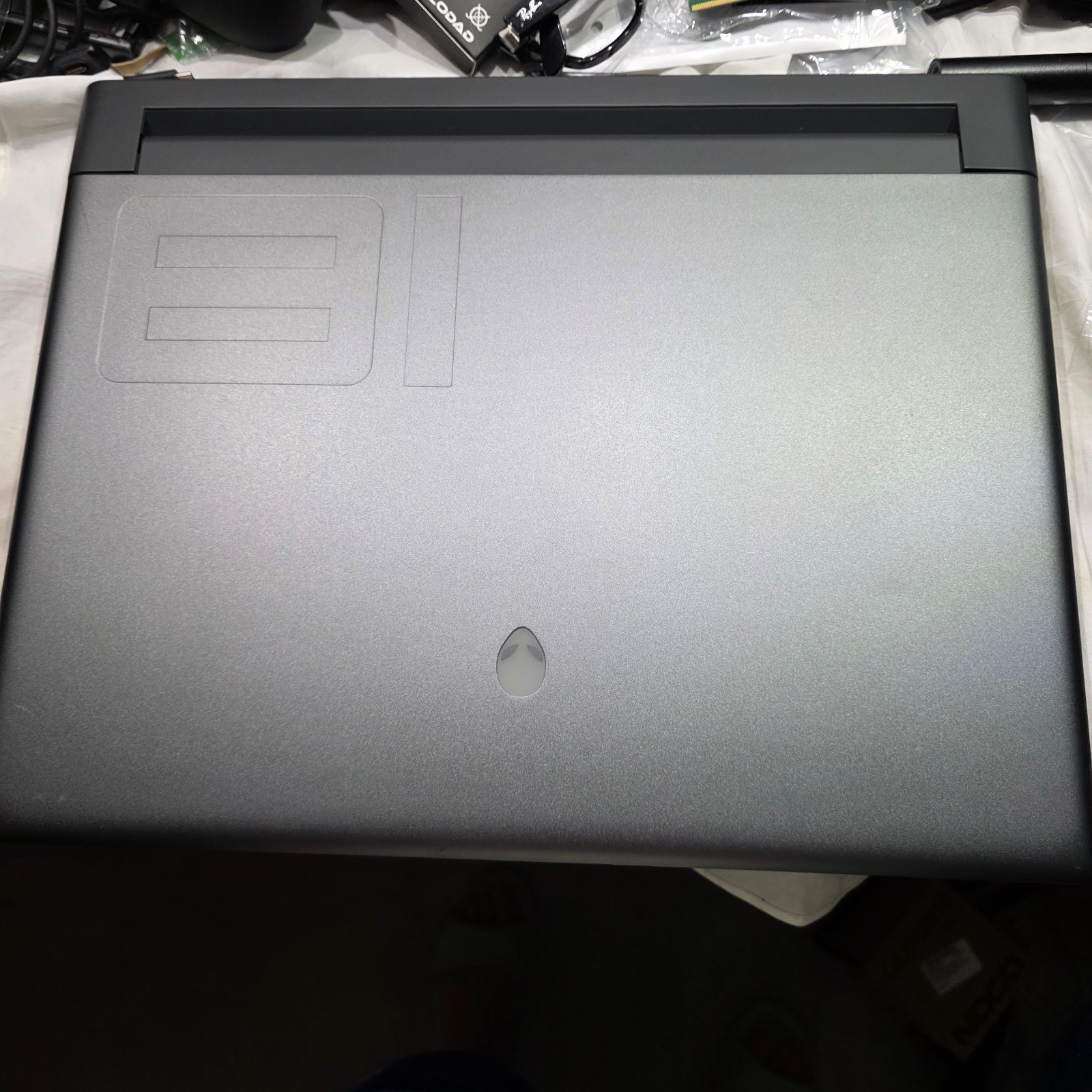 Alienware M18 R1 18″ 480Hz FHD+ RYZEN 9 7945HX 32GB 1TB SSD RX 7900M 16G DDR6
