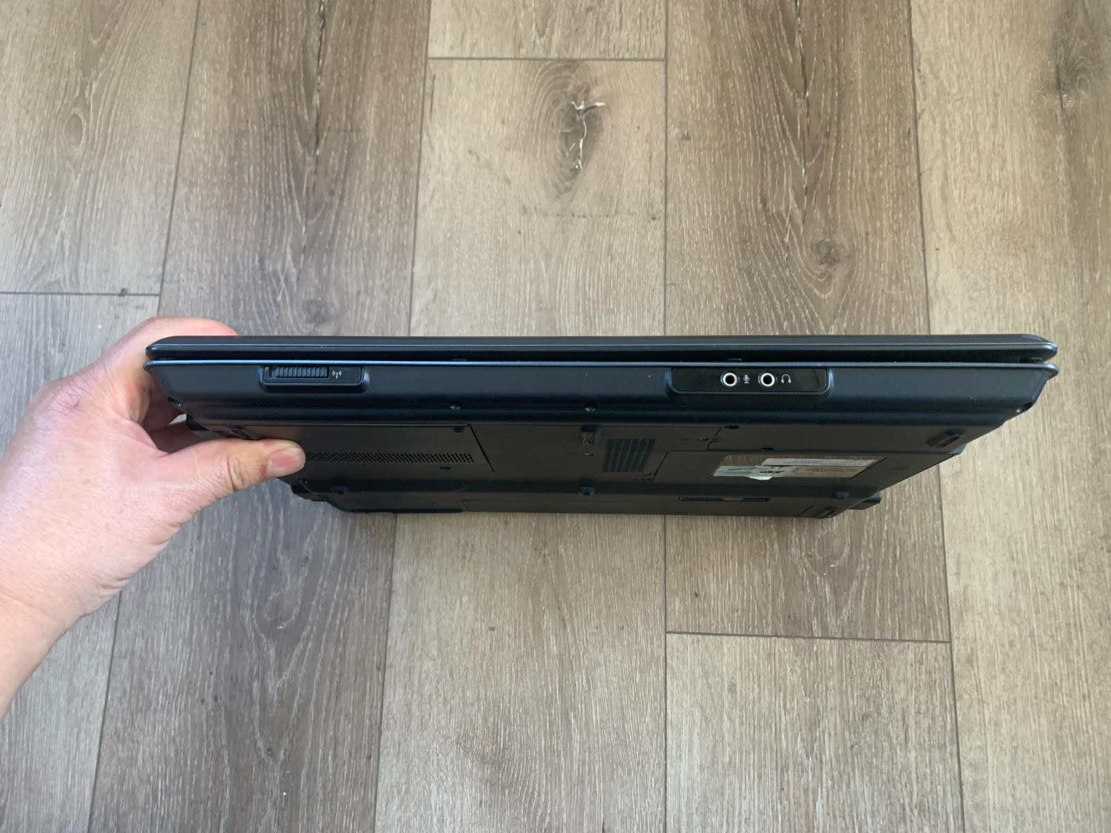 Compaq Presario V6000 15.4″ AMD Sempron 3500+ 1.80Ghz 1GB RAM 60GB HDD Win Vista