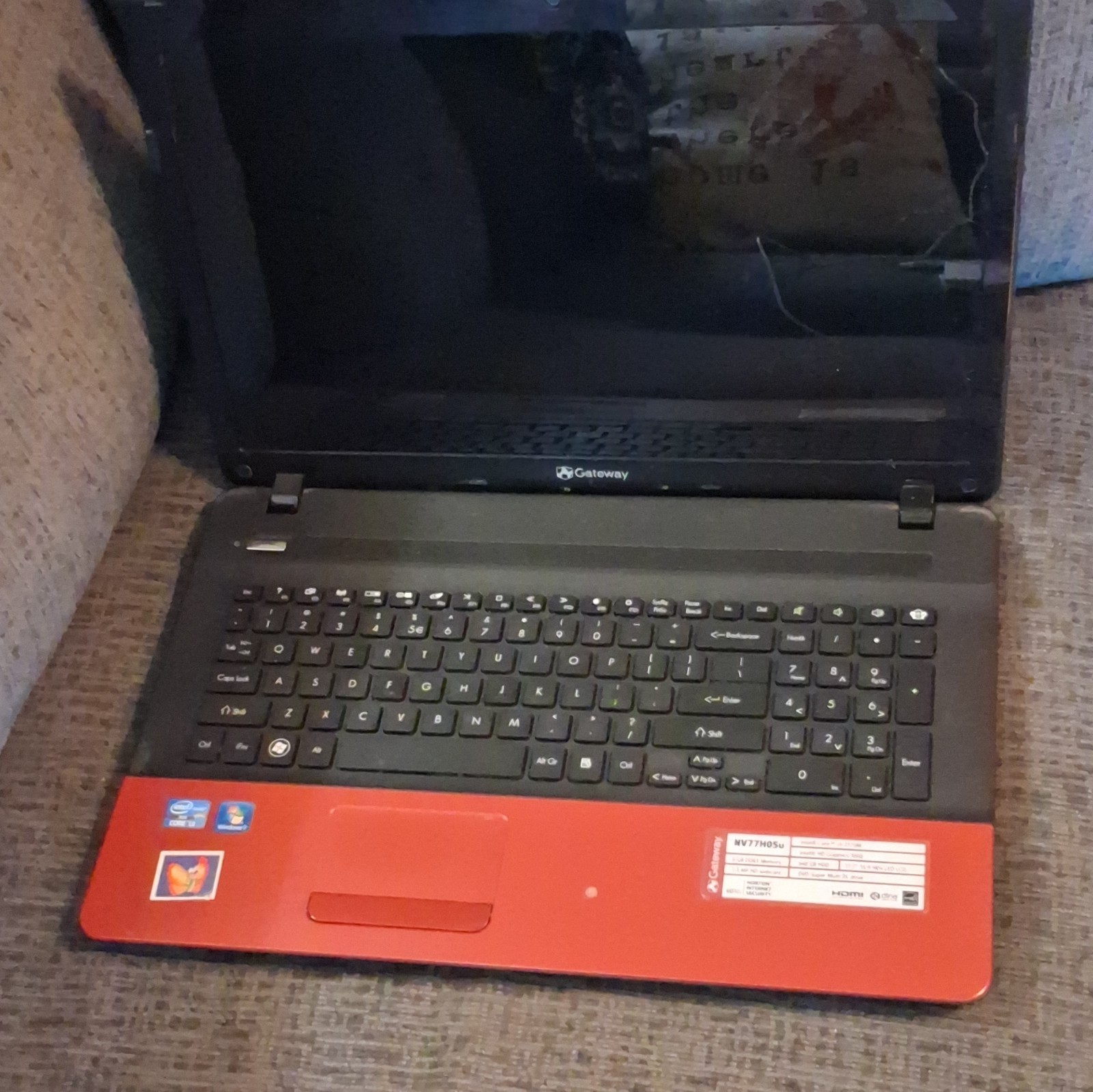 Gateway NV77H05u 17.3in i3-2310M 6GB 640GB HDD Win 7 Red HDMI DVD