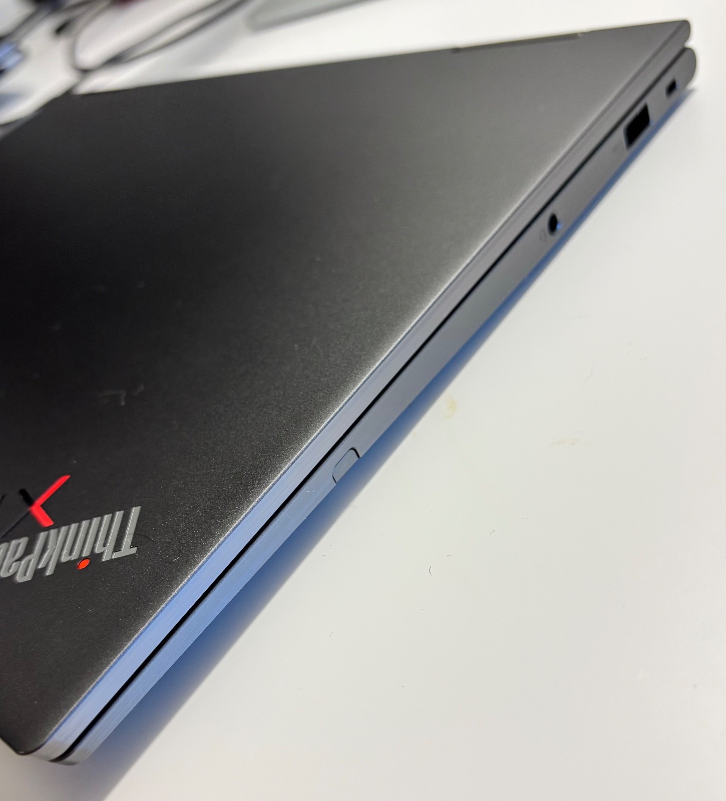 lenovo thinkpad x1 yoga gen 6 i7 8GB RAM 512GB SSD