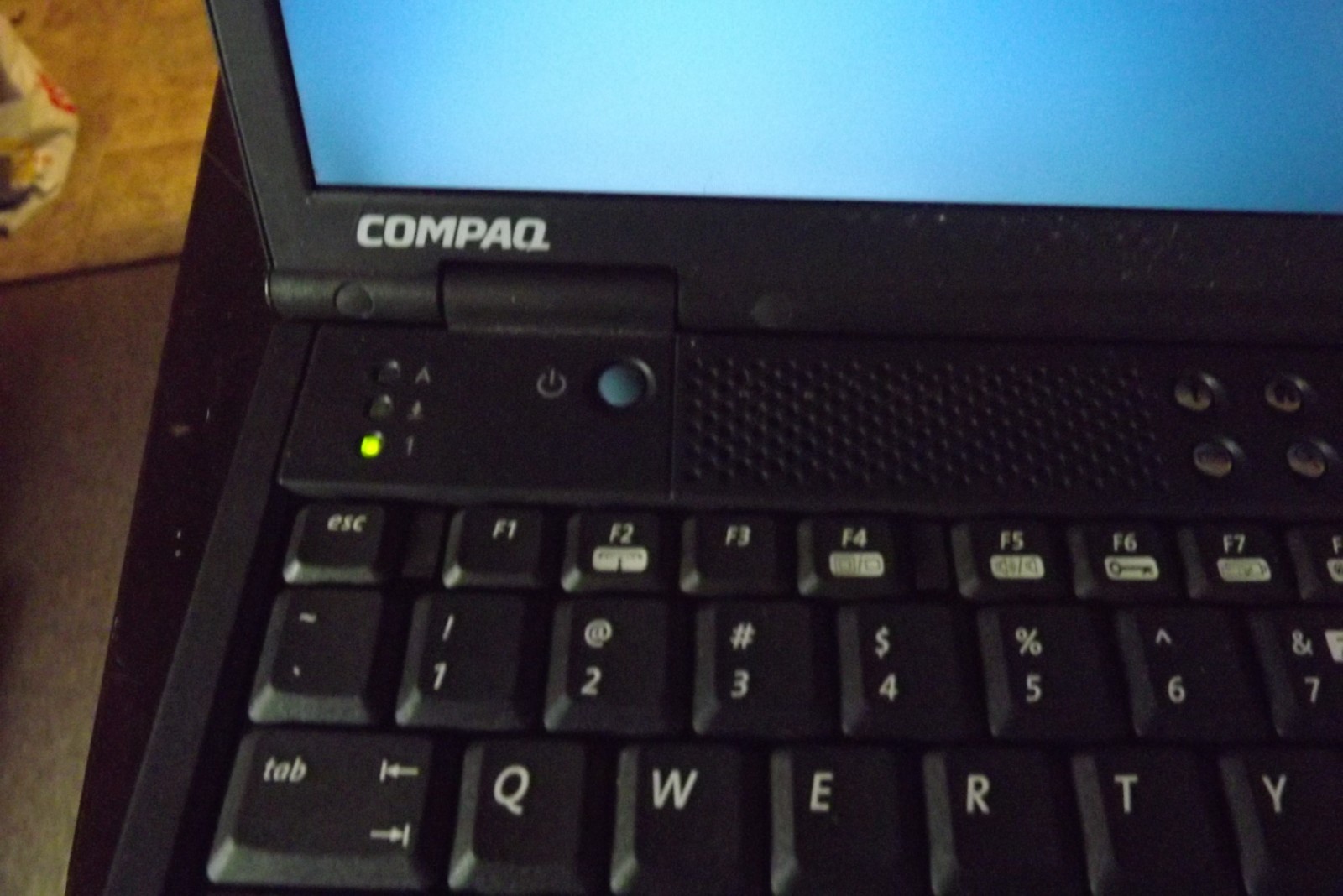 Compaq Evo N600c 15″ Laptop Windows XP + Charger = Original SHIPPING Box