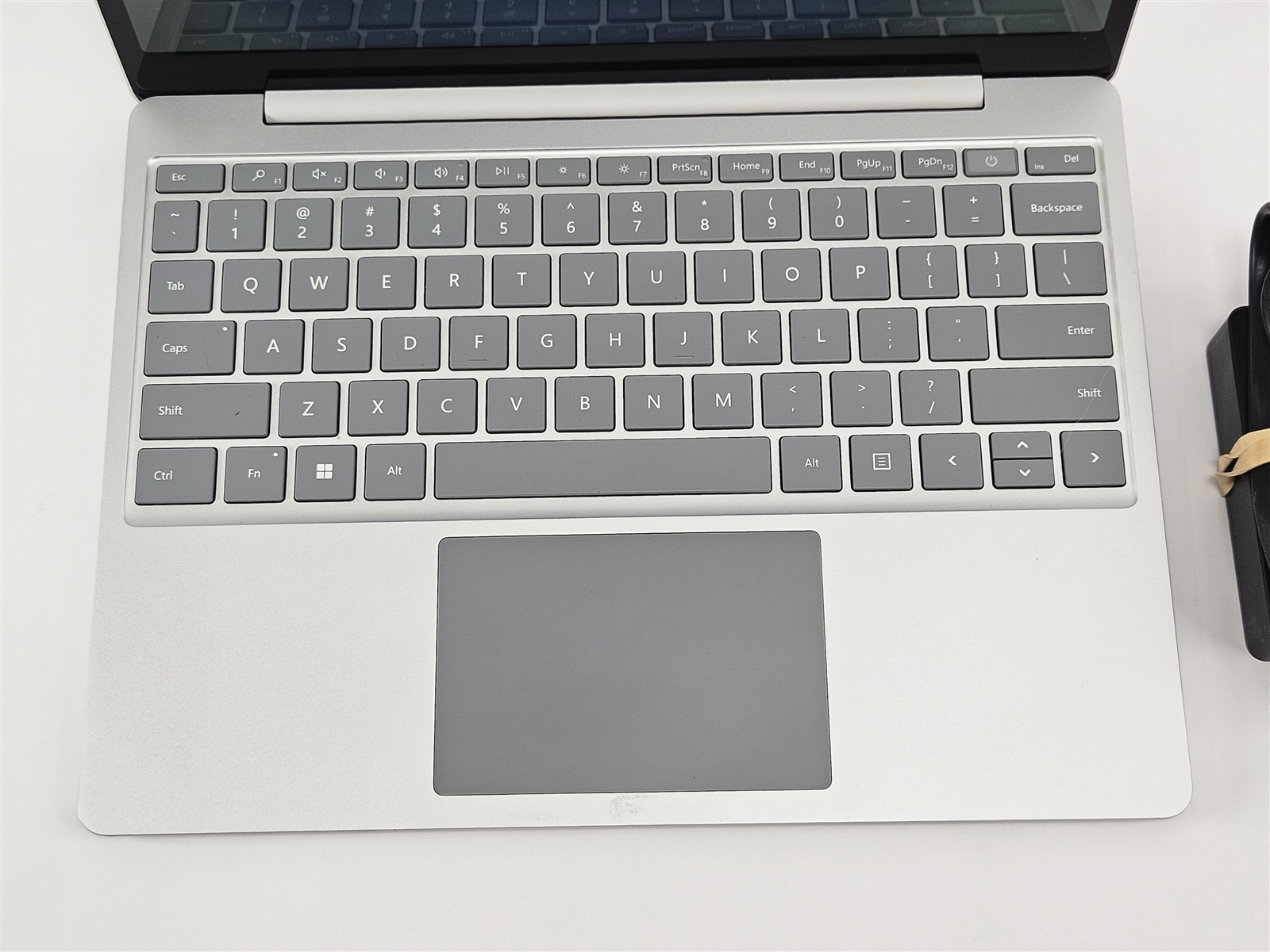 Microsoft Surface Laptop Go 2 12.4″ i5-1135G7 2.4GHz 16GB RAM 256GB SSD Win11