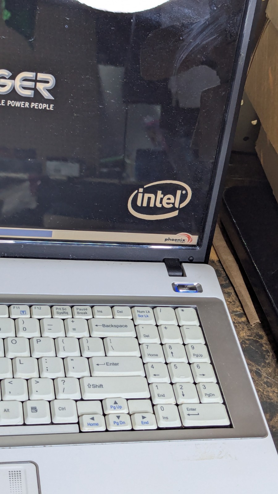 Vintage Sager Clevo M77SU Laptop With Nvidia – Windows Xp Pro *FOR PARTS*