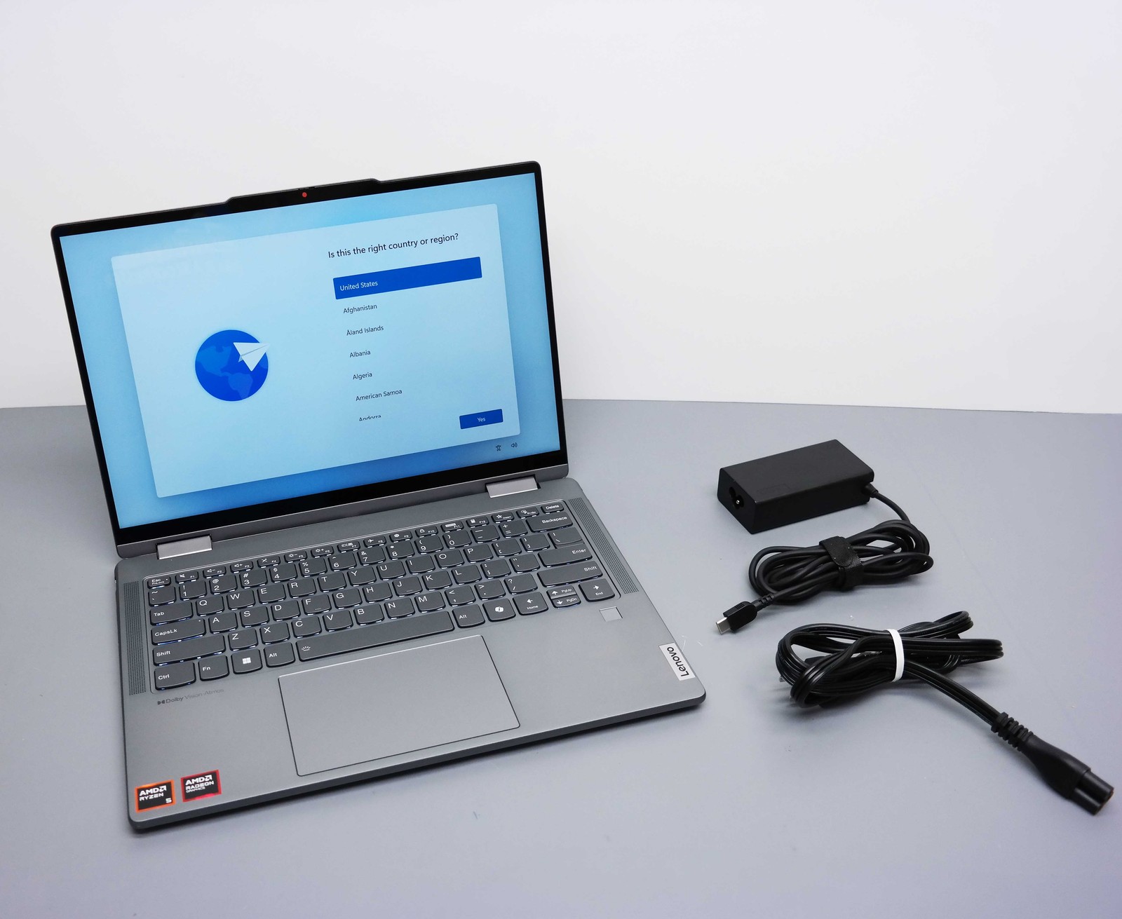 Lenovo Yoga 7 2-in-1 14″ AMD Ryzen 5 8640HS 8GB 512GB SSD