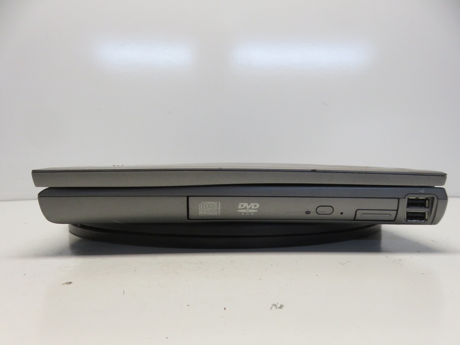 Dell Latitude D610 Pentium M 06D8 1.86GHz 1 GB NO HDD No Batt