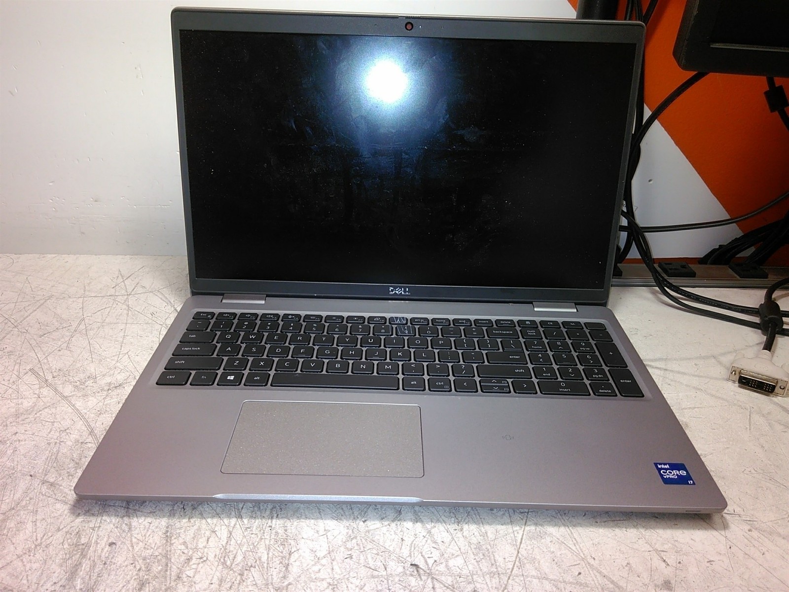 Scratched LCD Dell Latitude 5520 Laptop Intel i7-1185G7 3GHz 8GB 256GB SSD