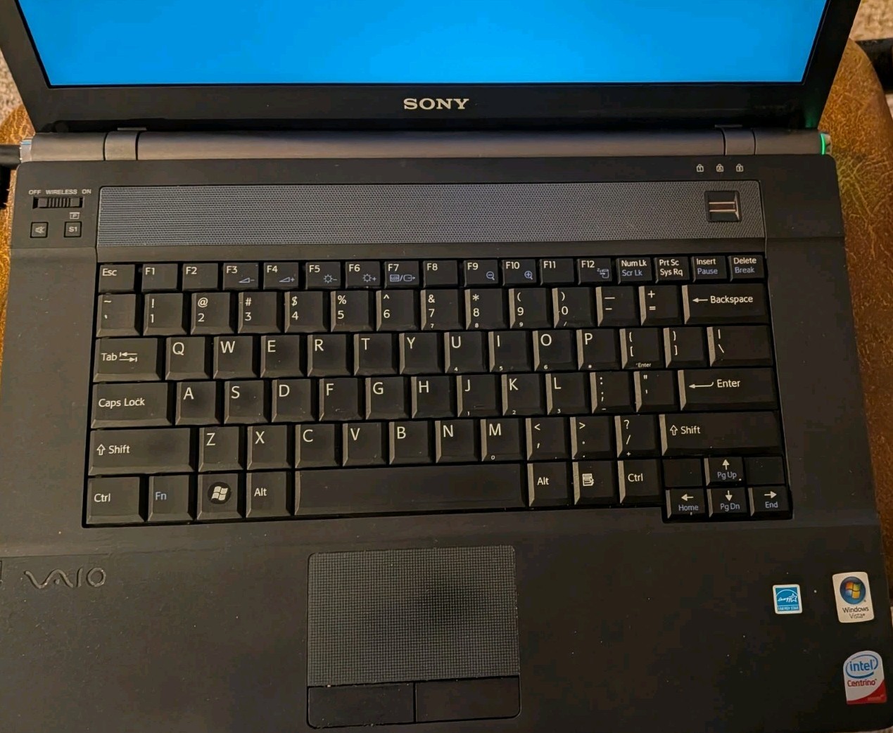Vintage Sony Vaio VGN-BZ562P20 Laptop 15.6 LCD PCG-9Z1L. w/ adapter & Dell bag.