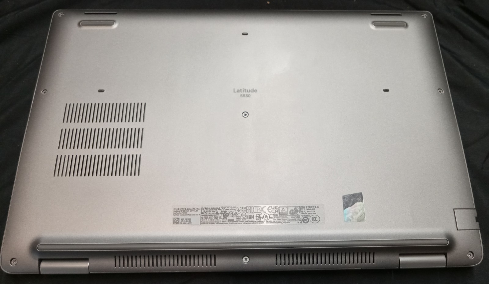 Dell Latitude 5530 (15.6″, 16GB, 256GB SSD, i5-1235U 4.40GHz) Win 11 Pro, Silver