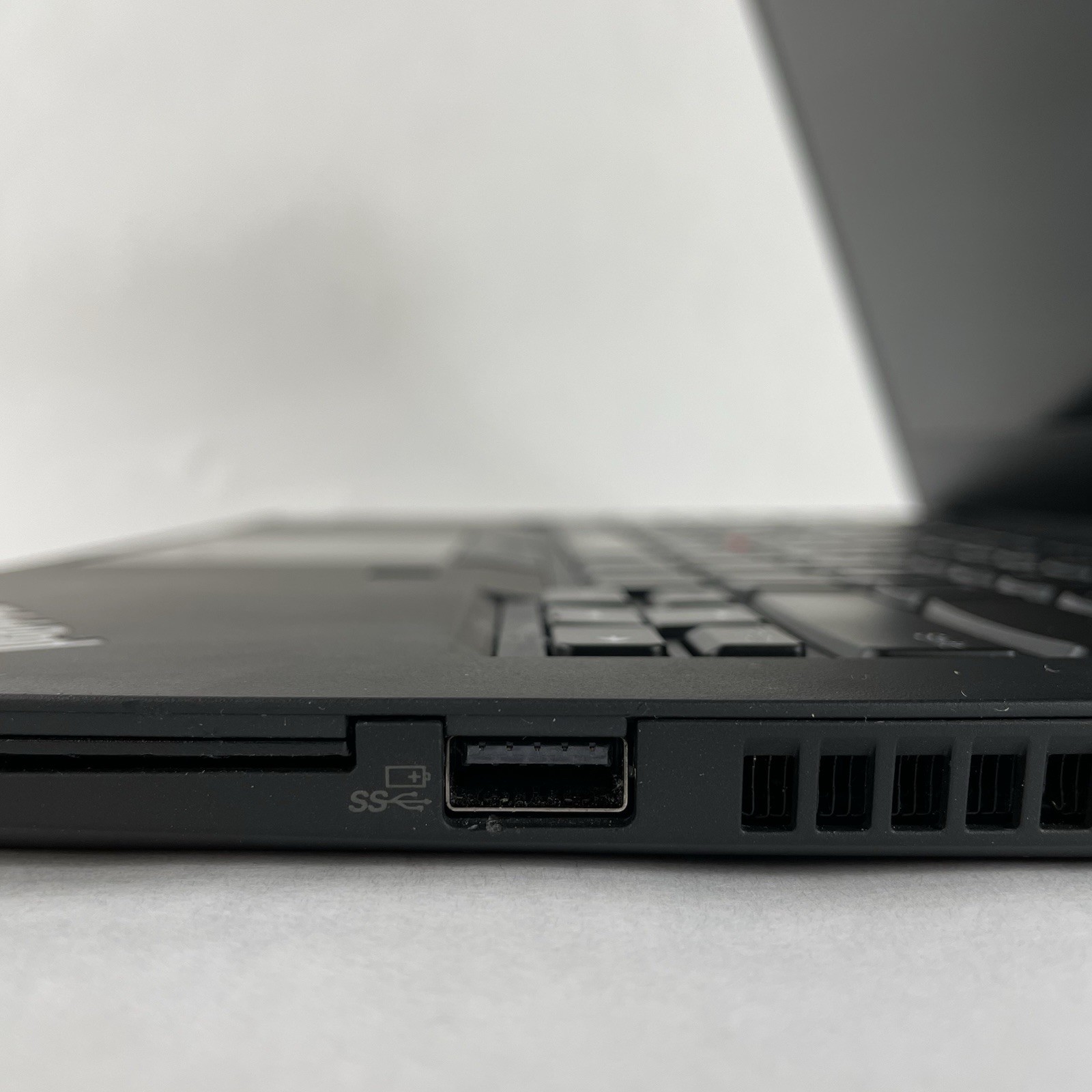 Lenovo ThinkPad T14 14″ Ryzen 5 Pro 5650U 2.30 GHz 16 GB RAM No SSD No OS – READ