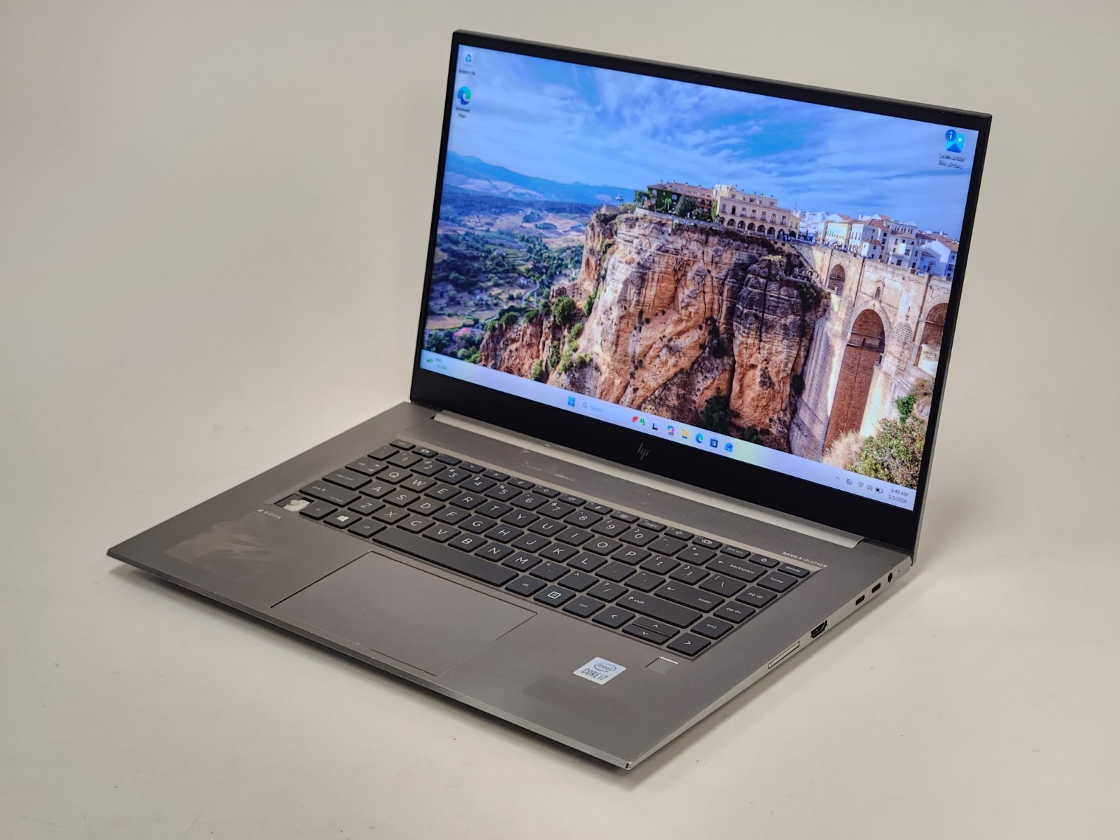 HP ZBook Studio G7 Workstation i7-10750H 2.6GHz 16GB 512GB T1000 W11P *READ*